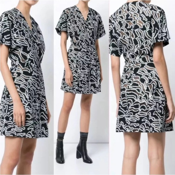 Diane Von Furstenberg Dresses & Skirts - DVF Diane Von Furstenberg V Neck Flare Mini Dress Black White Size 6 *No Slip*